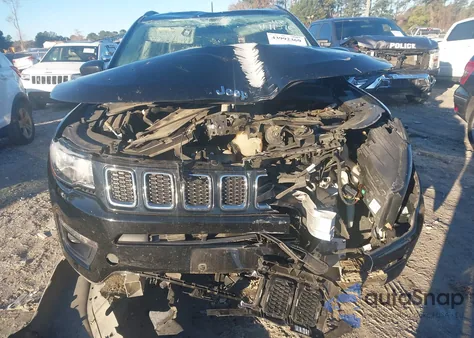 2018 Jeep Compass Latitude 4X4 from USA, damaged, VIN 3C4NJDBBXJT246552